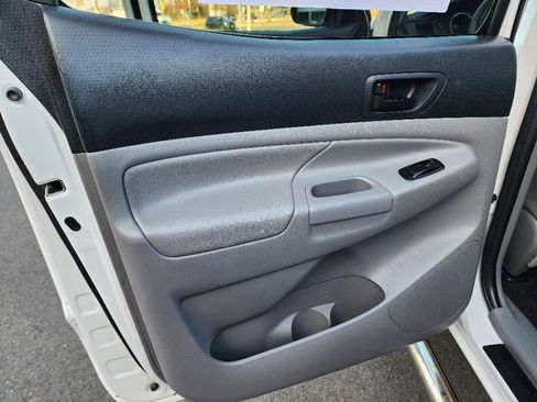 Used 2015 Toyota Tacoma PreRunner image 23