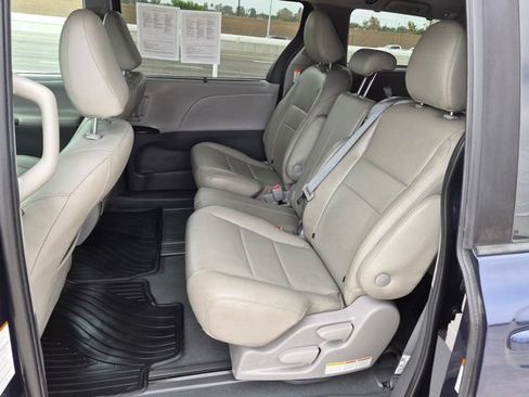 Used 2020 Toyota Sienna LE FWD image 16