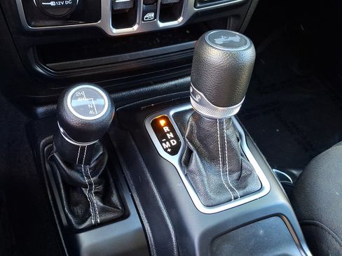 Used 2020 Jeep Wrangler Unlimited Sahara AWD/4WD image 14