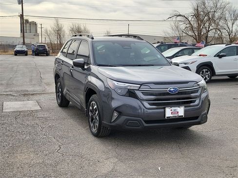 Used 2025 Subaru Forester Premium w/ Convenience Package #1 image 2