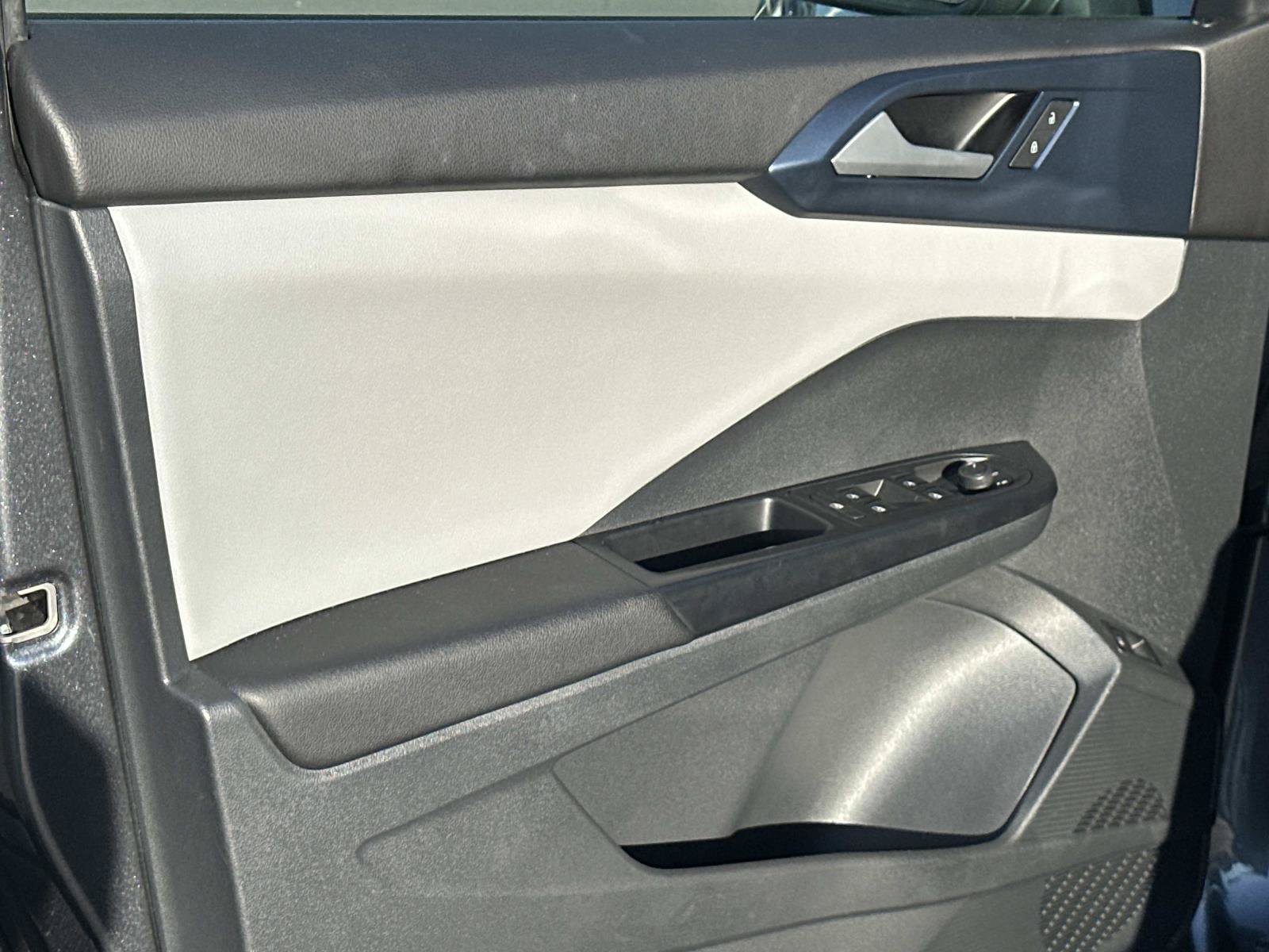 Certified 2023 Volkswagen Taos SE FWD image 21
