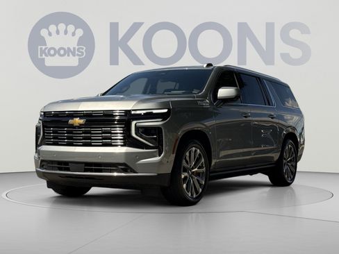 Used 2025 Chevrolet Suburban High Country AWD/4WD image 1