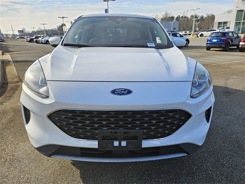 Used 2020 Ford Escape SE image 2