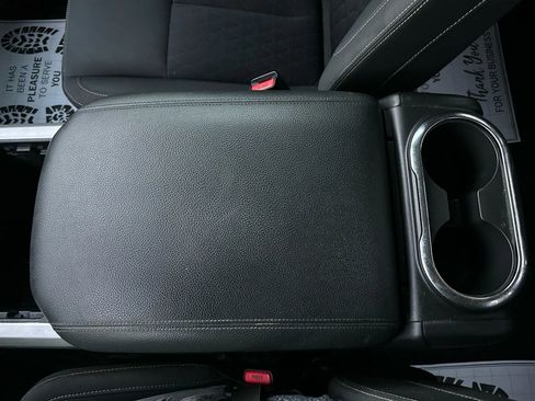 Used 2019 Nissan Titan SV w/ SV Convenience Package AWD/4WD image 18