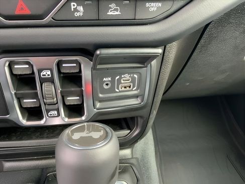 New 2025 Jeep Wrangler Sahara AWD/4WD image 27