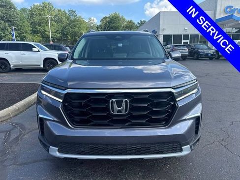 Used 2023 Honda Pilot Touring image 2