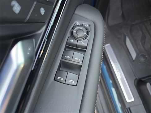 New 2026 GMC Yukon XL Elevation w/ LPO, Elevation Black Package image 18