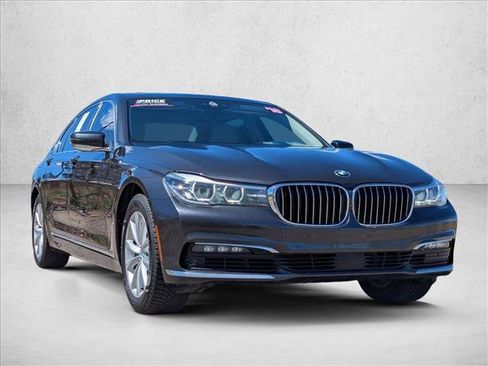 Used 2018 BMW 740e xDrive AWD/4WD image 3