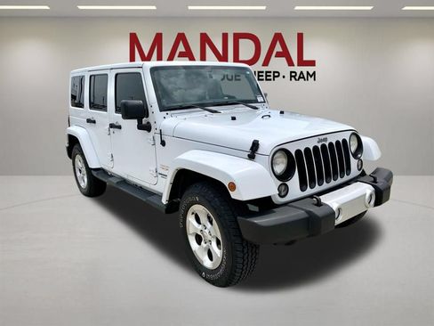 Used 2014 Jeep Wrangler Unlimited Sahara w/ Connectivity Group AWD/4WD image 3