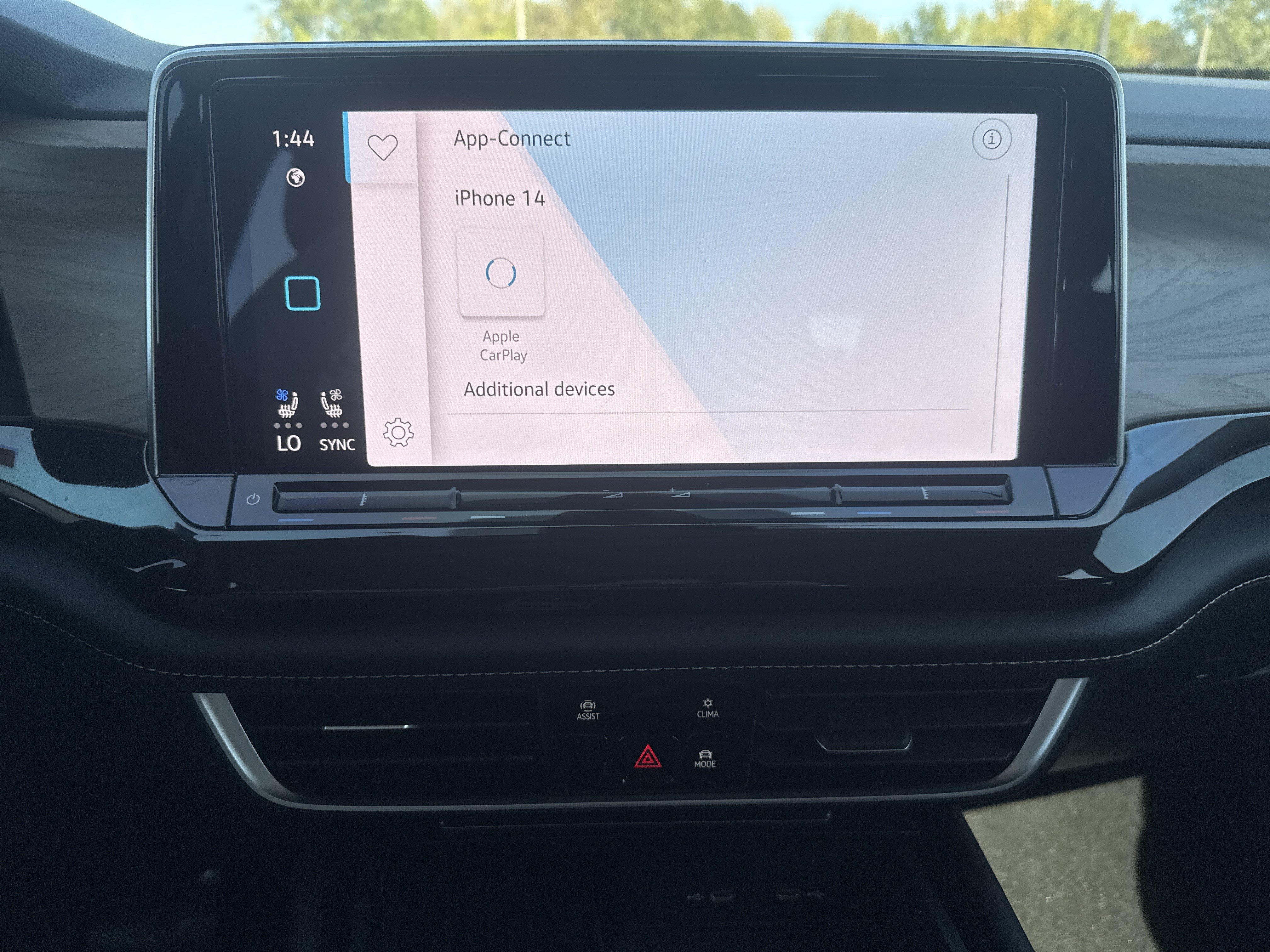 Certified 2025 Volkswagen Atlas SE FWD image 12