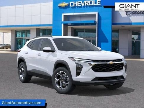New 2026 Chevrolet Trax LT w/ Driver Confidence Package FWD image 2