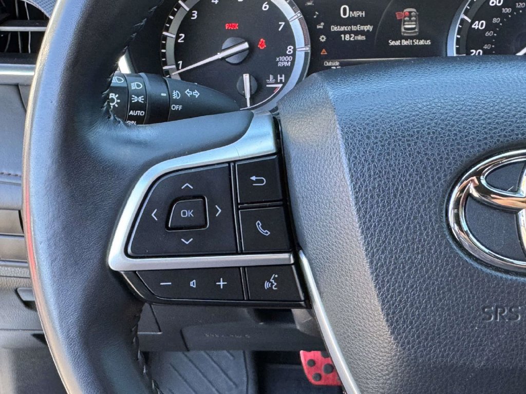 Used 2022 Toyota Highlander XSE AWD/4WD image 11