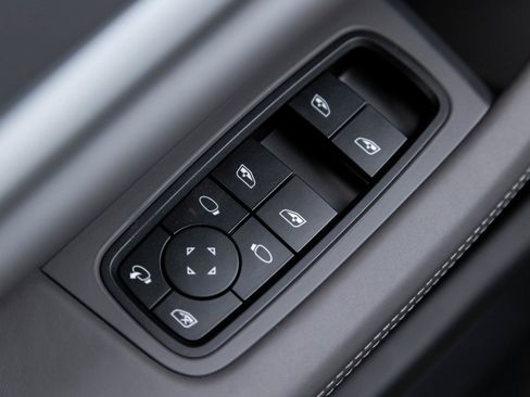 Used 2025 Porsche Taycan 4 image 20