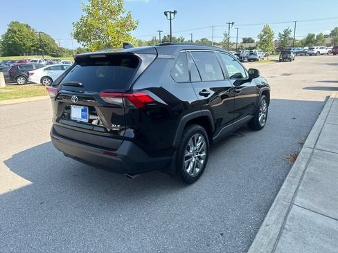 Used 2021 Toyota RAV4 XLE Premium AWD/4WD image 4