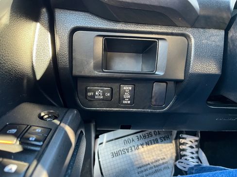 Used 2016 Toyota Tacoma TRD Sport image 22