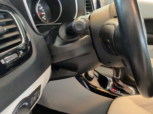 Used 2020 Jeep Compass Limited AWD/4WD image 19