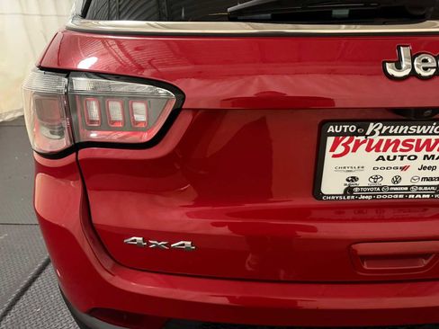 Certified 2023 Jeep Compass Latitude image 17