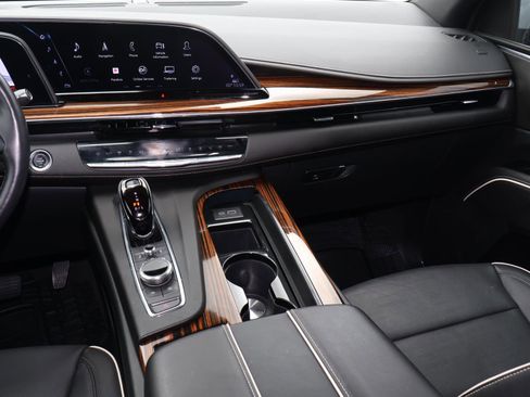 Used 2024 Cadillac Escalade Premium Luxury w/ Performance Package RWD image 18