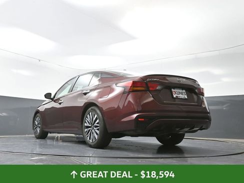 Used 2024 Nissan Altima 2.5 SV image 31