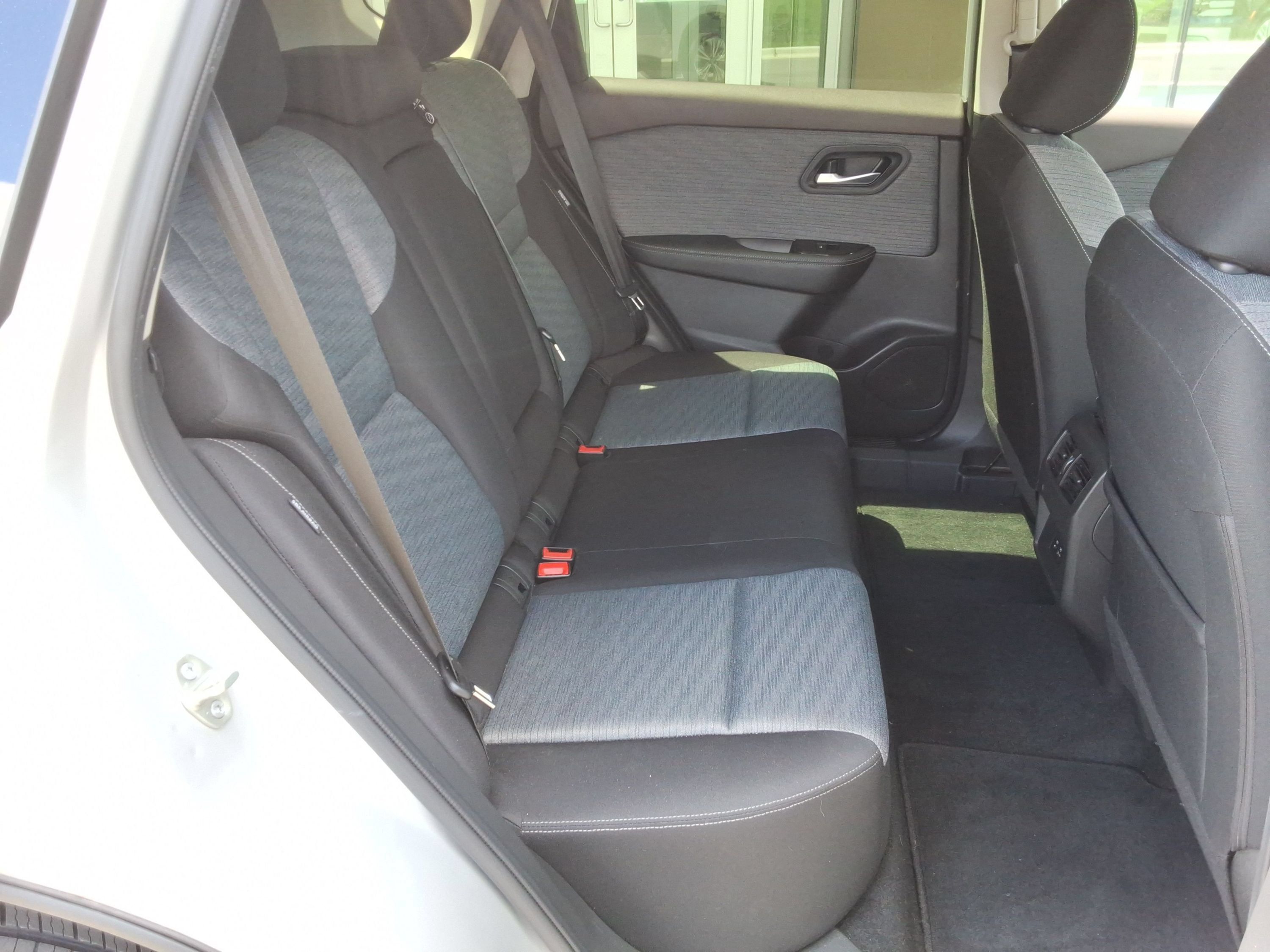 Used 2023 Nissan Rogue SV AWD/4WD image 32