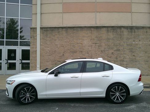 Used 2022 Volvo S60 B5 Momentum AWD/4WD image 8