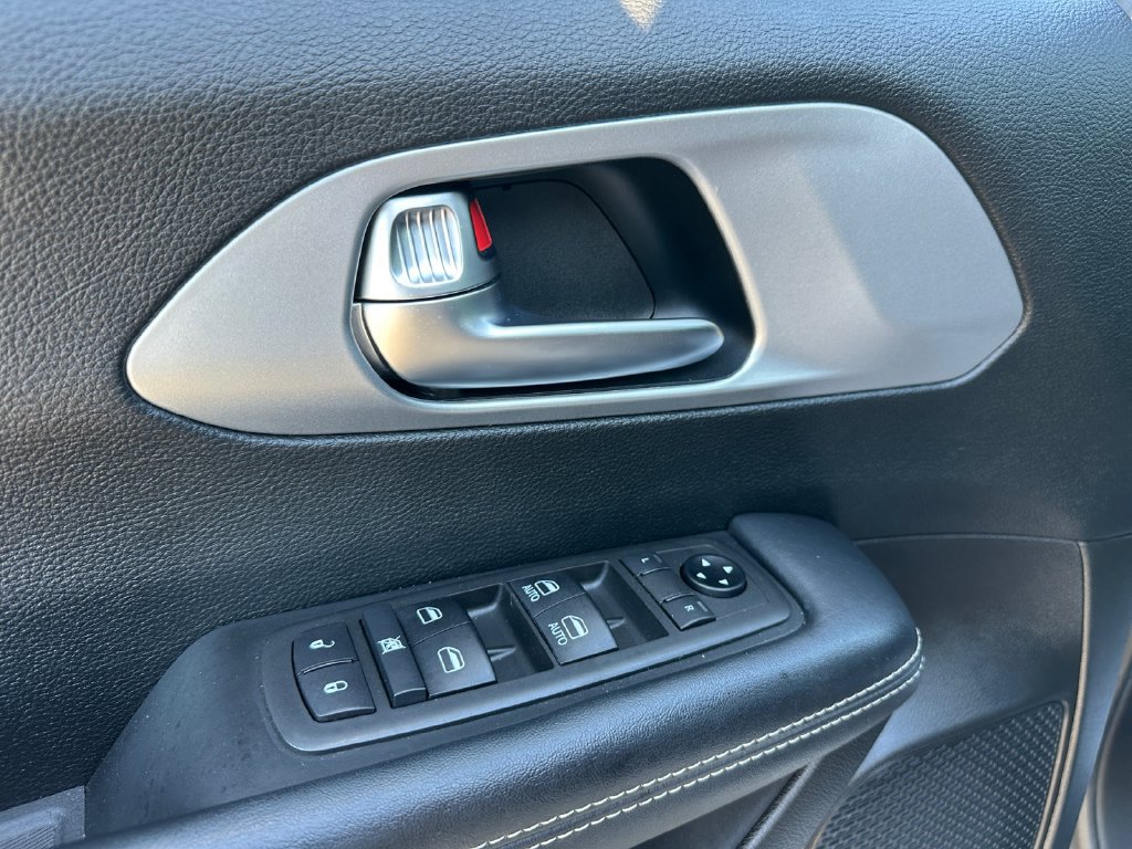Used 2021 Chrysler Pacifica Touring w/ S Appearance Package FWD image 10