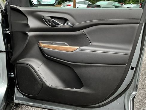 Certified 2023 GMC Acadia SLE w/ Driver Convenience Package image 24