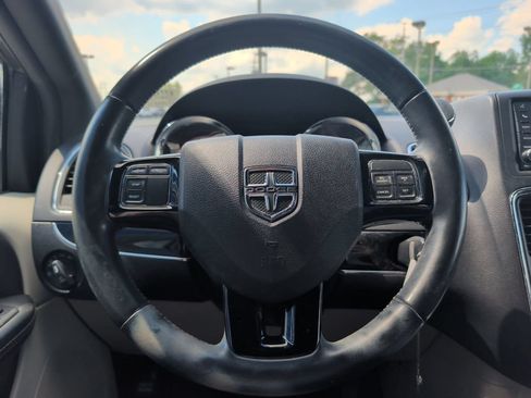 Used 2019 Dodge Grand Caravan SXT FWD image 11