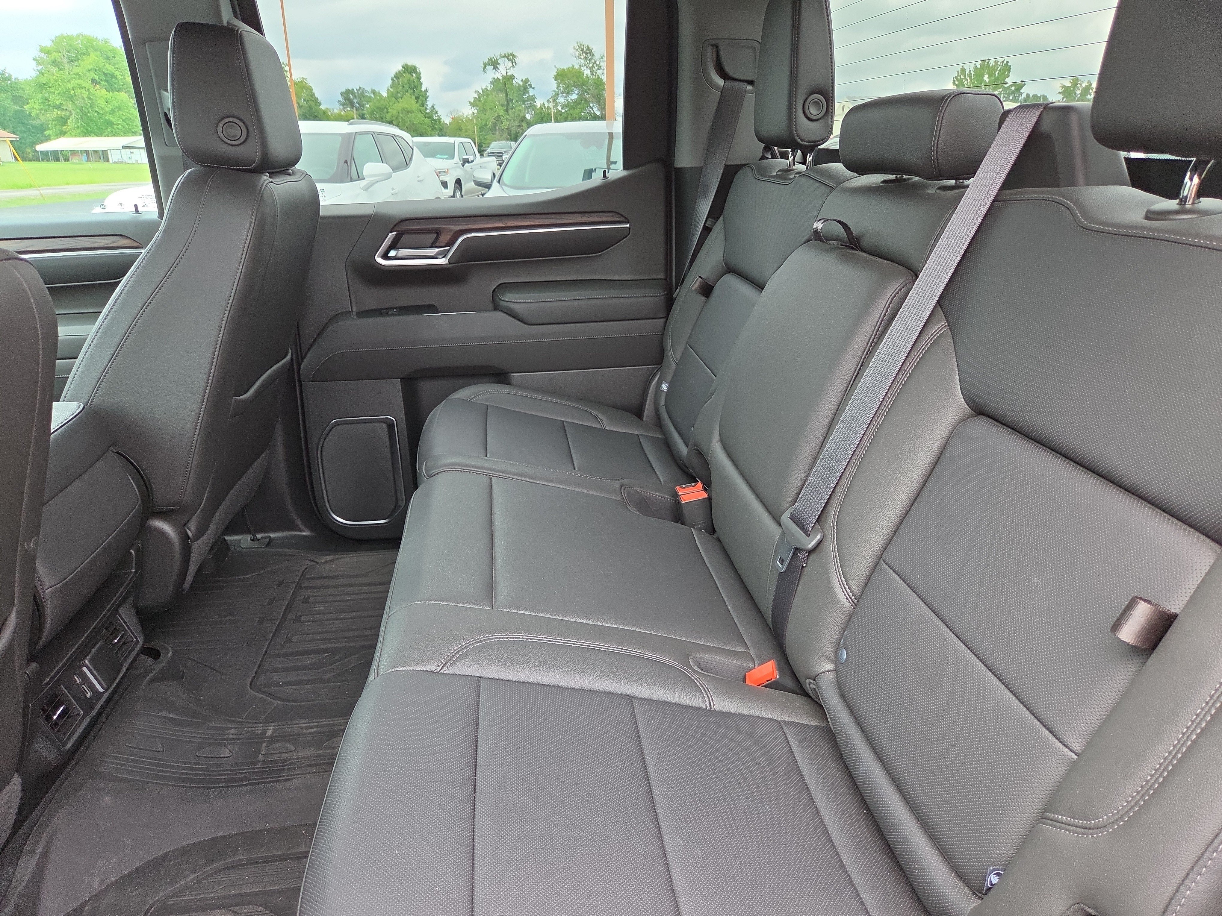 Used 2022 GMC Sierra 1500 SLT AWD/4WD image 6