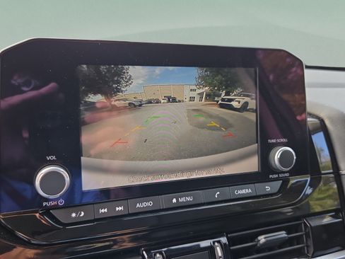 Used 2025 Nissan Pathfinder SV FWD image 20