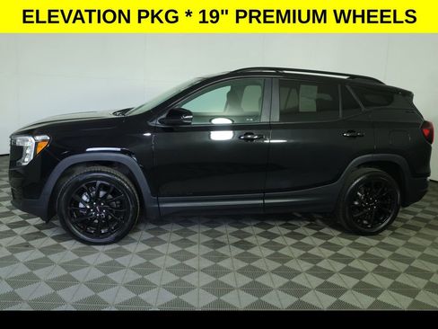 Used 2023 GMC Terrain SLE w/ Driver Convenience Package image 8