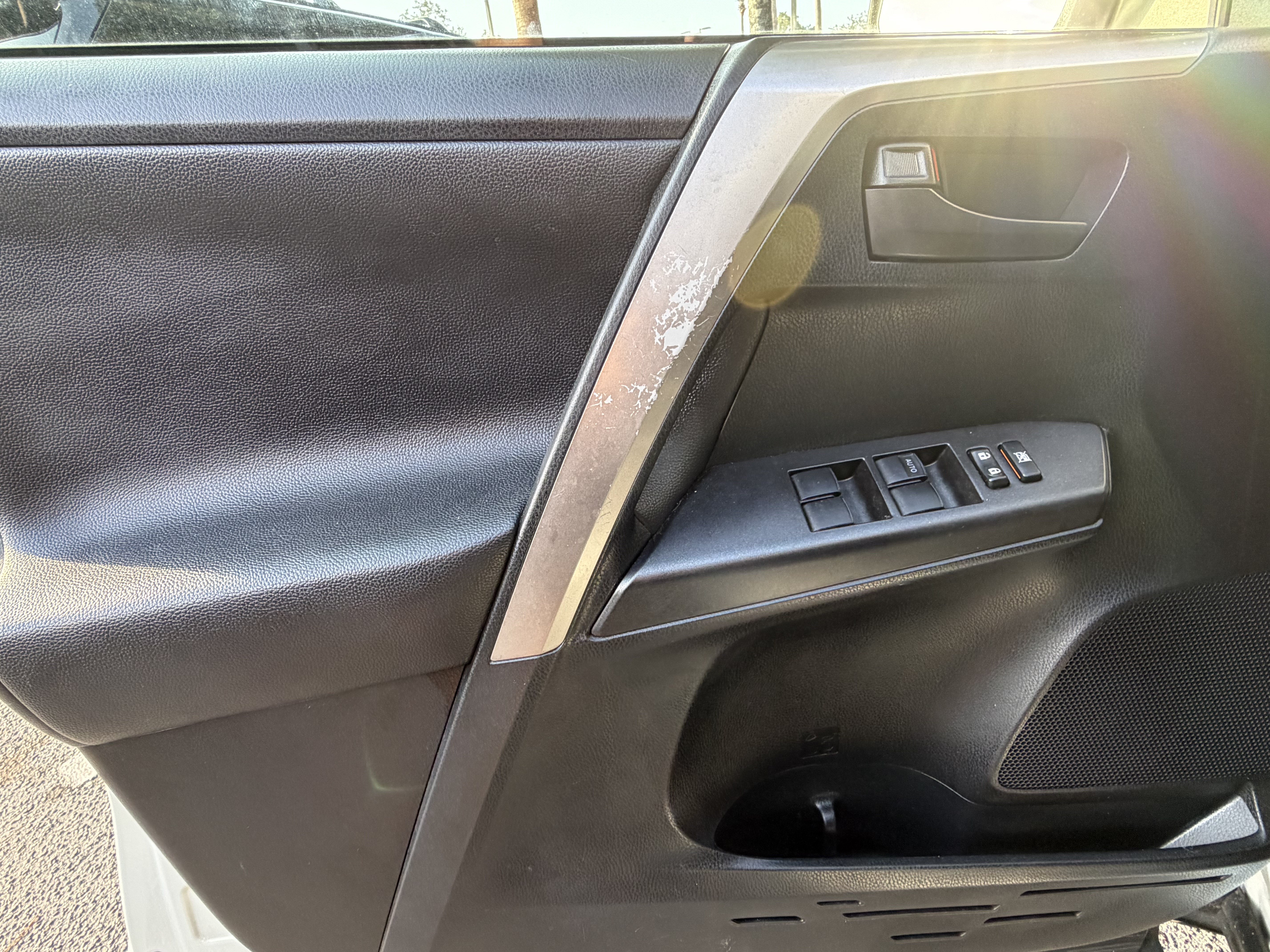 Used 2017 Toyota RAV4 LE FWD image 13