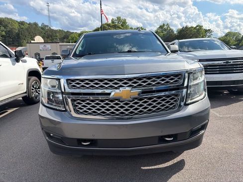 Used 2019 Chevrolet Suburban LT w/ LT Signature Package AWD/4WD image 3