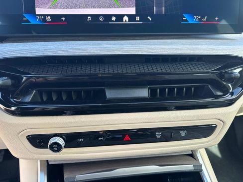 New 2025 BMW 330i xDrive Sedan w/ Premium Package image 25