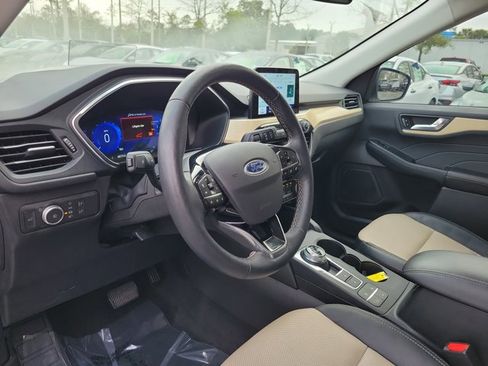 Used 2022 Ford Escape Titanium w/ Titanium Elite Package image 18