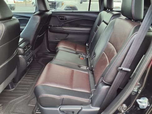 Used 2025 Honda Passport Black Edition image 17