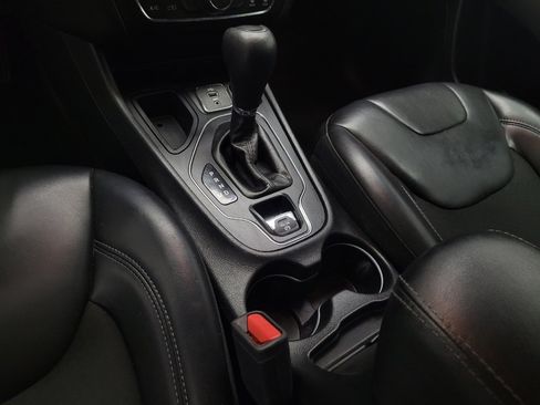 Used 2019 Jeep Cherokee Latitude Plus image 26