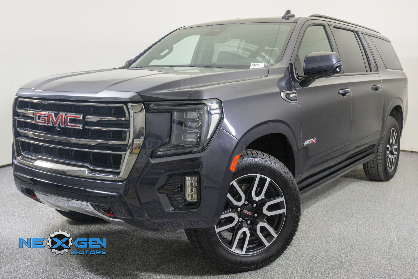 Used 2023 GMC Yukon XL AT4 w/ AT4 Premium Package AWD/4WD image 11