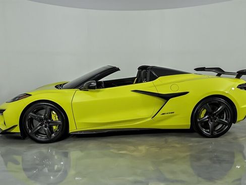 Used 2024 Chevrolet Corvette Z06 w/ Z07 Performance Package RWD image 7