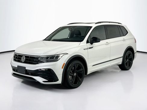 Used 2024 Volkswagen Tiguan SE R-Line FWD image 1