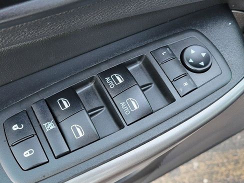 Used 2019 Jeep Cherokee Latitude Plus w/ Cold Weather Group image 7