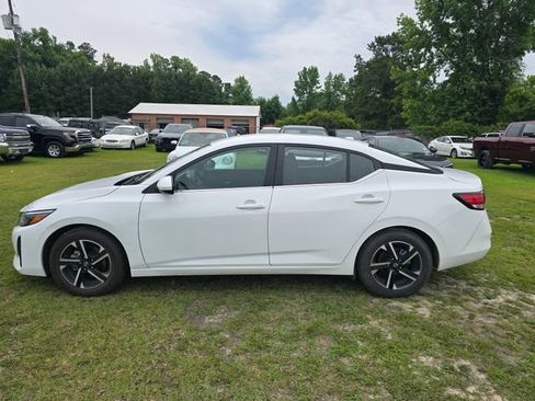 Used 2024 Nissan Sentra SV FWD image 3