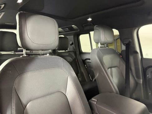 Used 2024 Land Rover Defender 110 X-Dynamic SE image 32