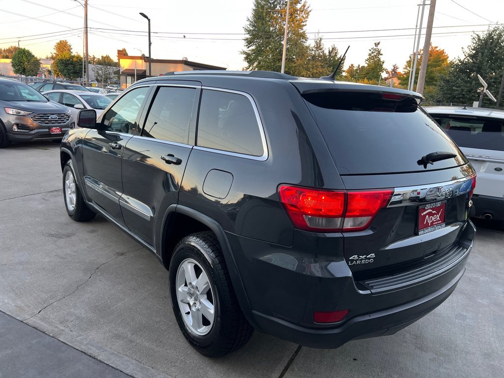 Used 2011 Jeep Grand Cherokee Laredo AWD/4WD image 5