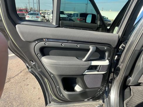 Used 2023 Land Rover Defender 110 SE AWD/4WD image 24