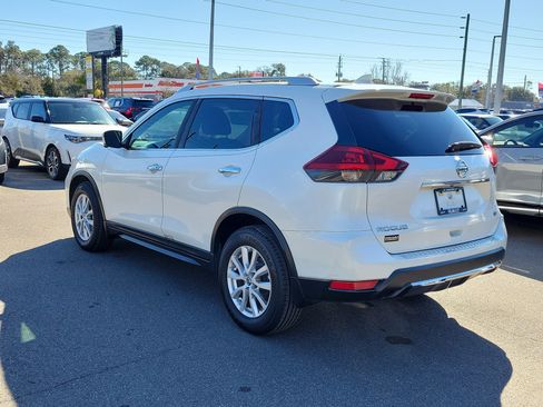 Used 2018 Nissan Rogue SV w/ Premium Package image 4