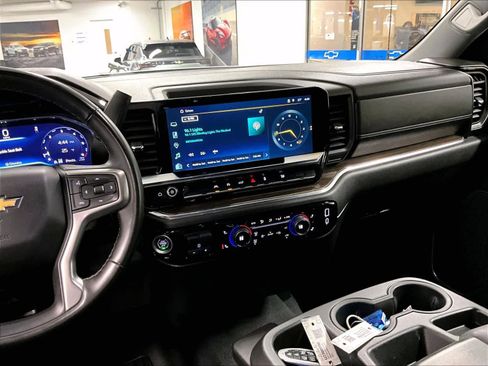 Used 2025 Chevrolet Silverado 1500 LT image 18