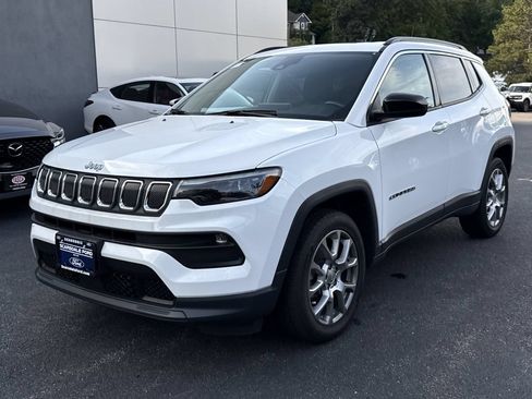 Used 2022 Jeep Compass Latitude w/ Sun and Sound Group AWD/4WD image 7