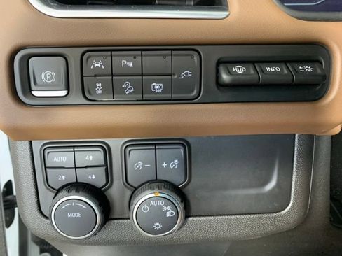 Used 2022 Chevrolet Tahoe High Country AWD/4WD image 22