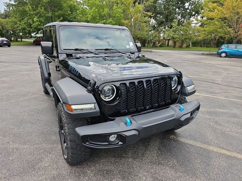 Used 2023 Jeep Wrangler Unlimited w/ Cold Weather Group AWD/4WD image 8